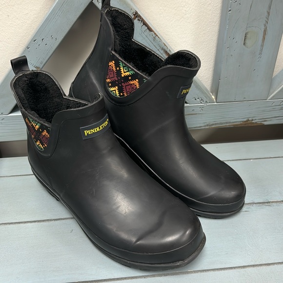 Pendleton Chelsea Boots - Picture 2 of 7